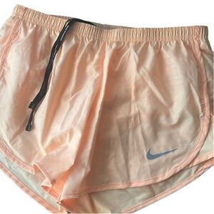 Nike NWT Tempo Modern Embossed 3.5" Running Shorts in apricot Size Small